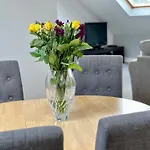 7 Bluebridge Court With Free Parking