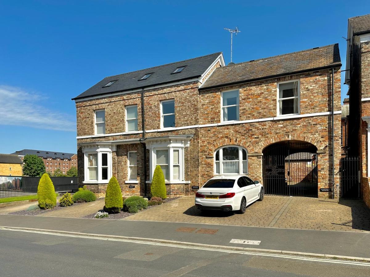 7 Bluebridge Court With Free Parking *