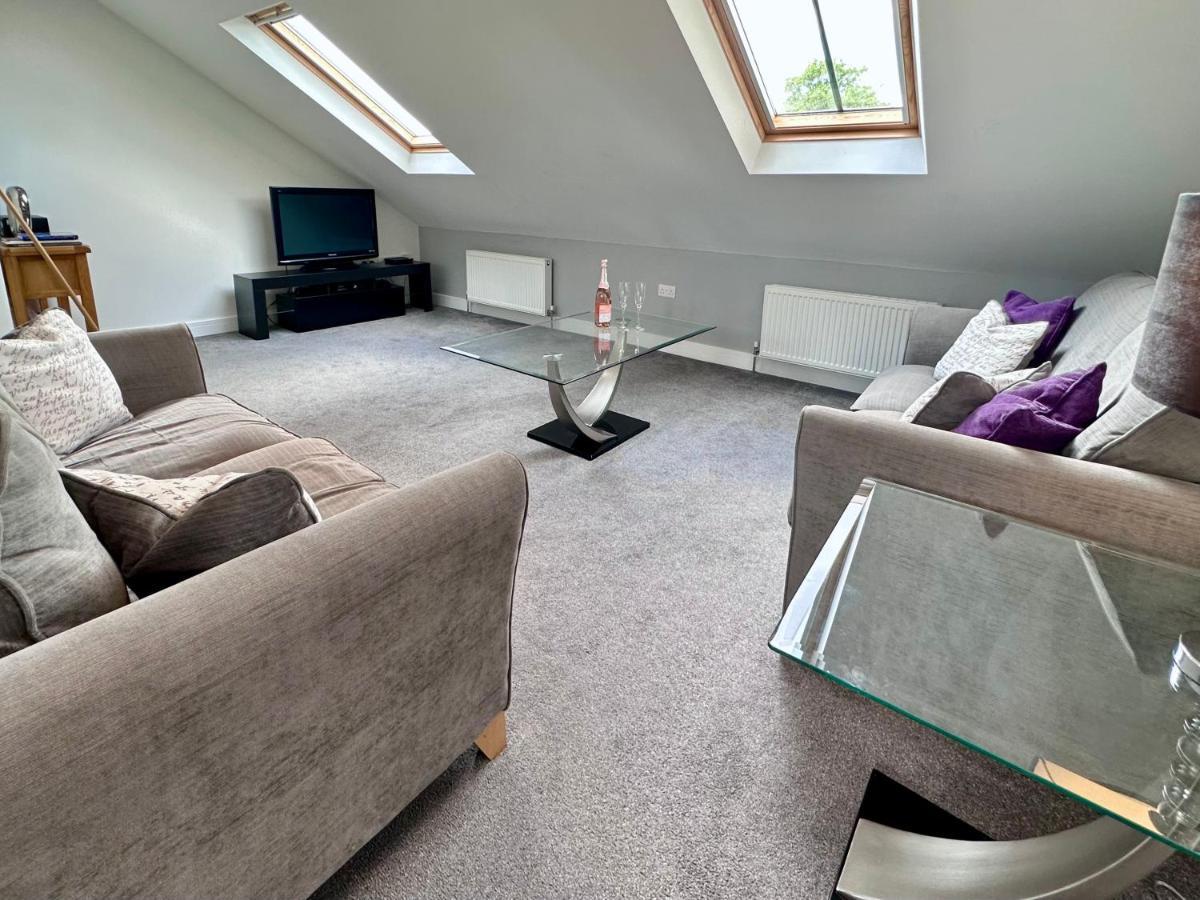 7 Bluebridge Court With Free Parking *