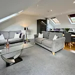 7 Bluebridge Court With Free Parking